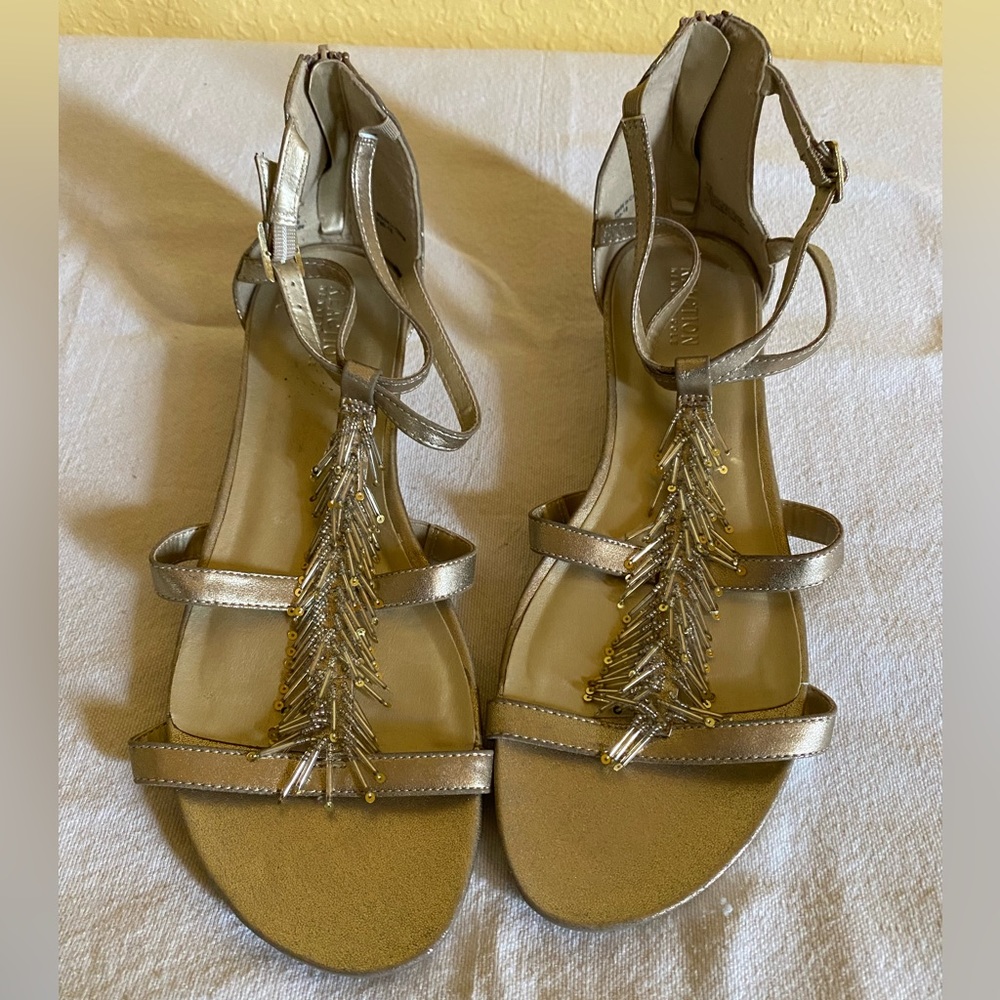Kenneth Cole Reaction Women's Strappy Beads Flat Sandals Champagne, NWOT Size 11